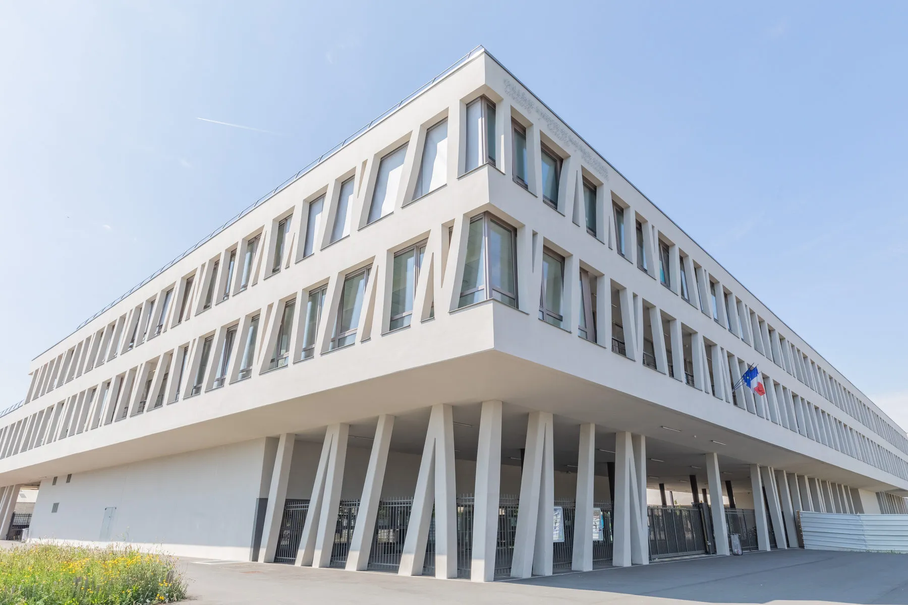 Precast wall : reduces costs and construction times