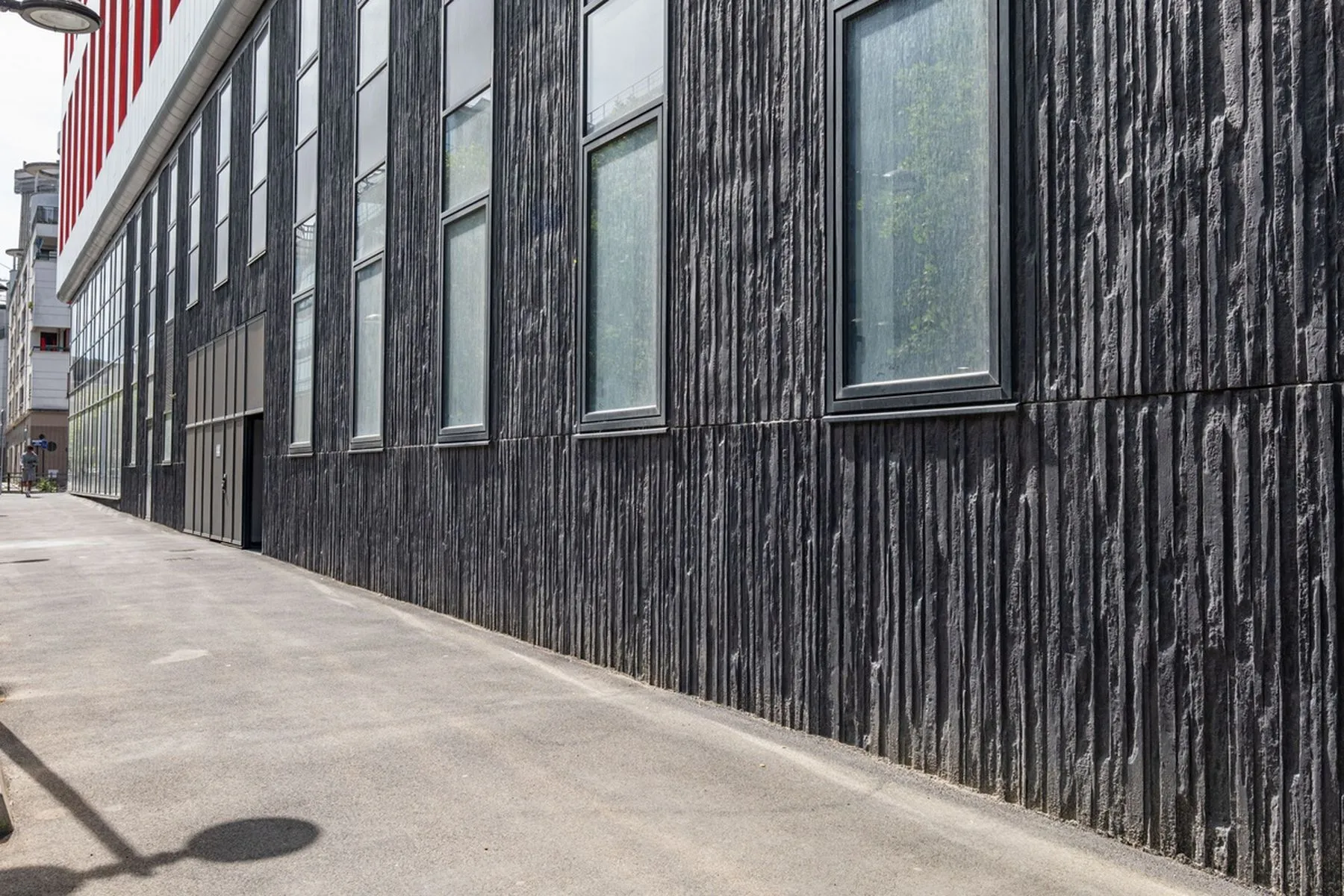 Façade contemporaine design en béton préfabriqué personnalisable