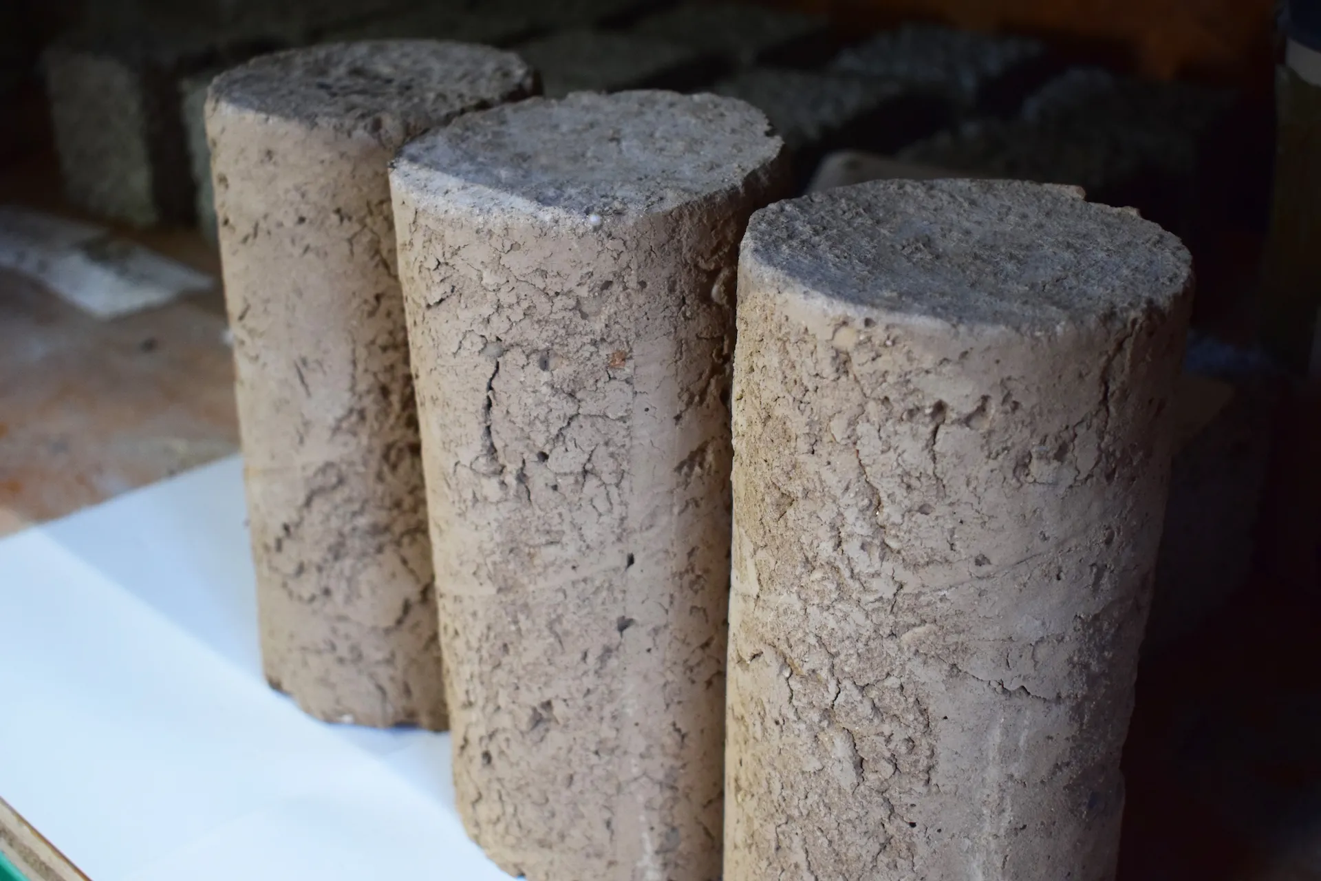 Raw earth concrete