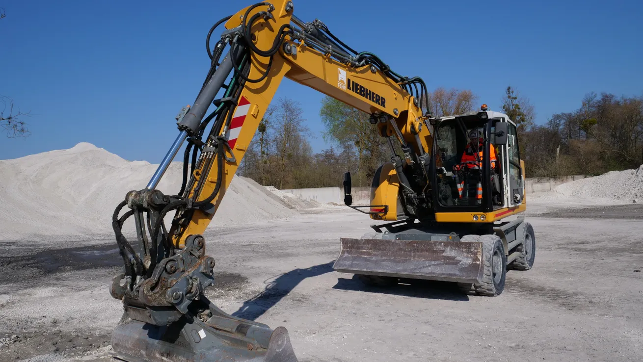 Wheeled excavator 16T | FEHR Group