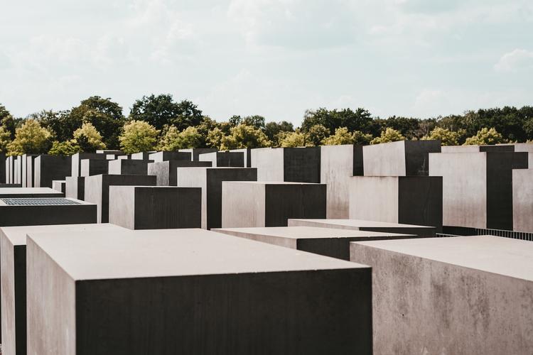 claudio-schwarz-unsplash