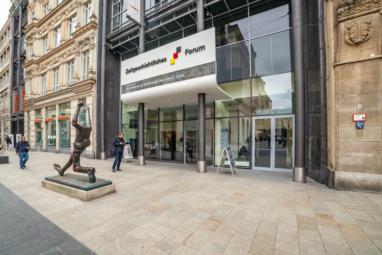 Eingangsportal Zeitgeschichtliches Forum