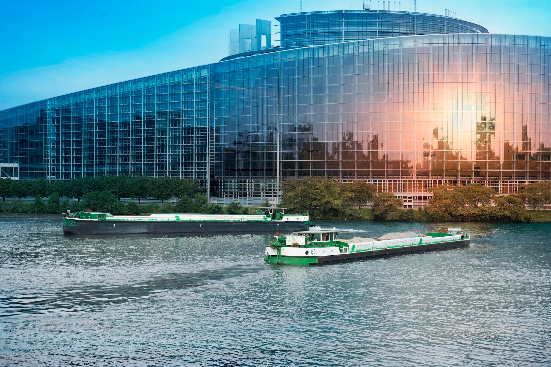 Parlement Européen à Strasbourg. Au fil de l'eau