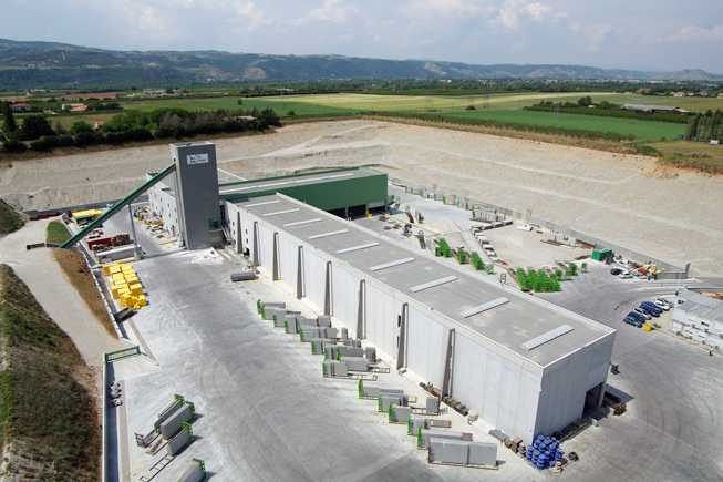 Dritte Produktionsstätte für Betonfertigteile: Bau der dritten Produktionsstätte für Betonfertigteile in Châteauneuf-sur-Isère im Departement Drôme.